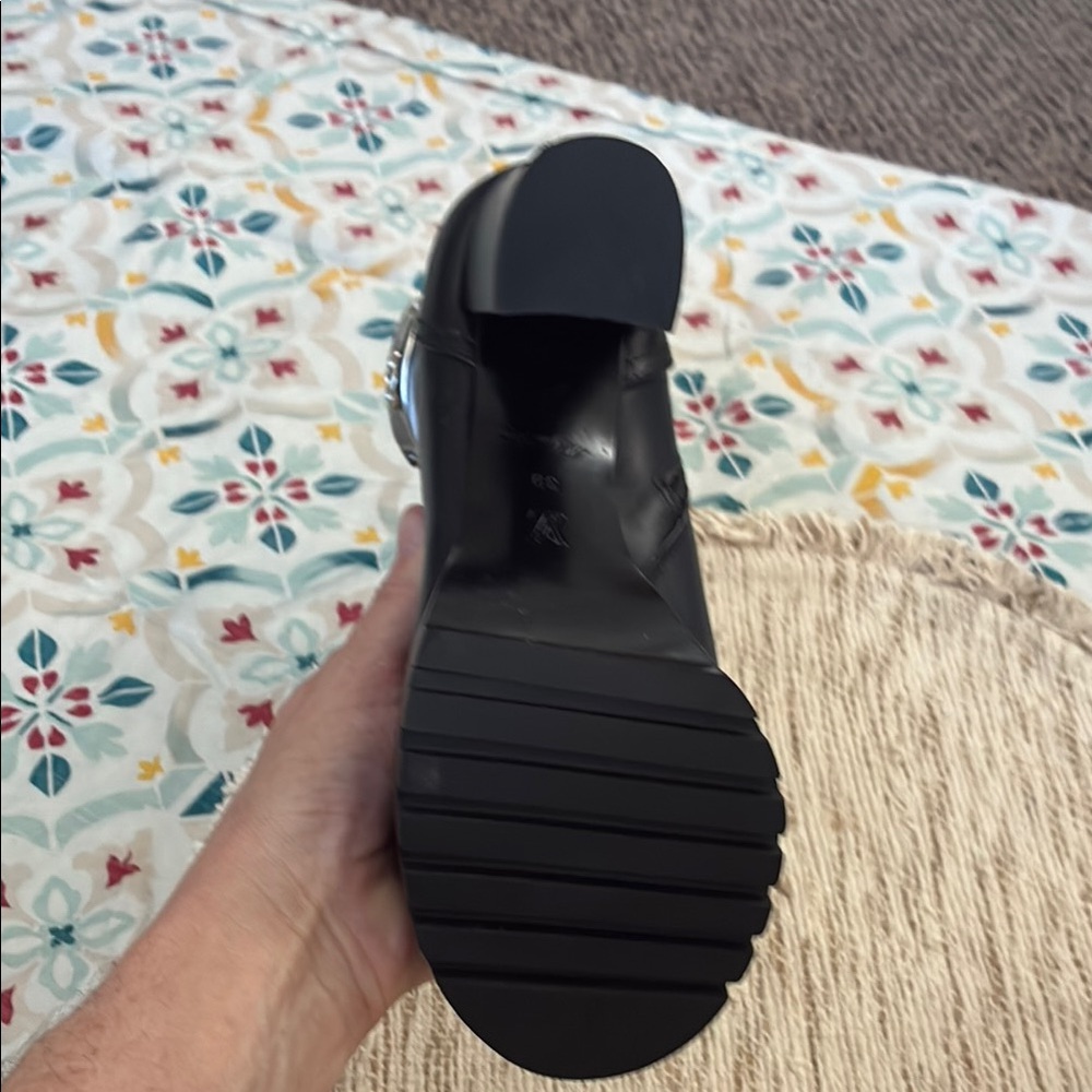Elegant Black Heeled Boots, size 8 - Picture 4 of 8